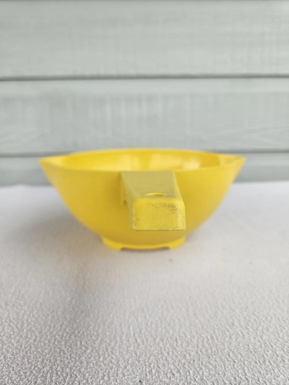 VTG Tupperware #1523-3 Yellow 2 Quart Strainer Colander w/ Handle Double Spout